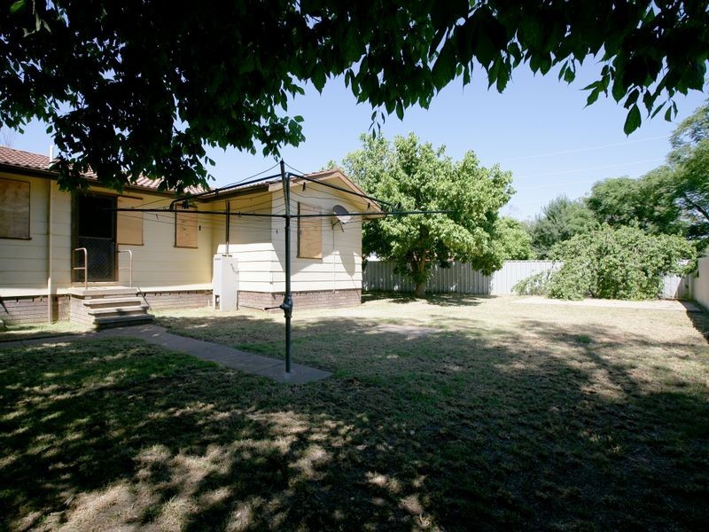 8 Kenny Place, Tolland NSW 2650