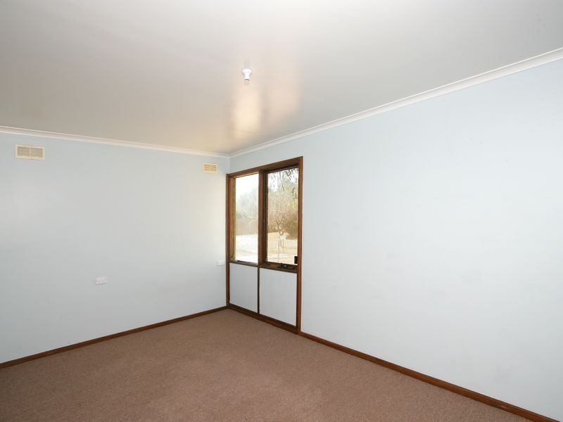 5 Toy Place, Tolland NSW 2650