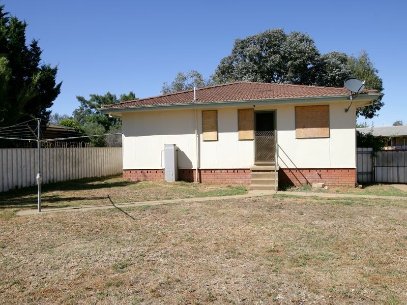 5 Toy Place, Tolland NSW 2650