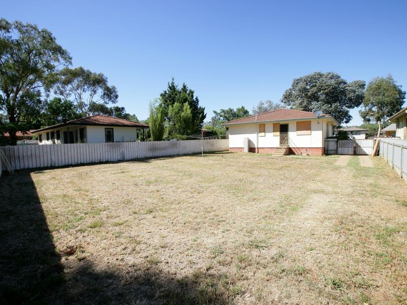 5 Toy Place, Tolland NSW 2650