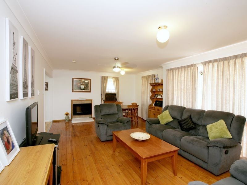 18 Tichborne Crescent, Kooringal NSW 2650