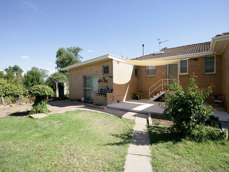 18 Tichborne Crescent, Kooringal NSW 2650