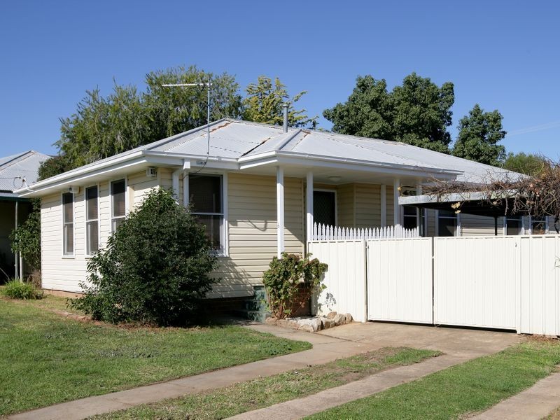 6 McKell Avenue, Mount Austin NSW 2650