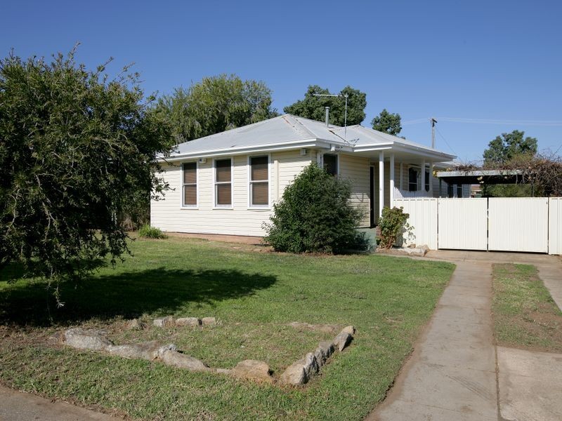 6 McKell Avenue, Mount Austin NSW 2650