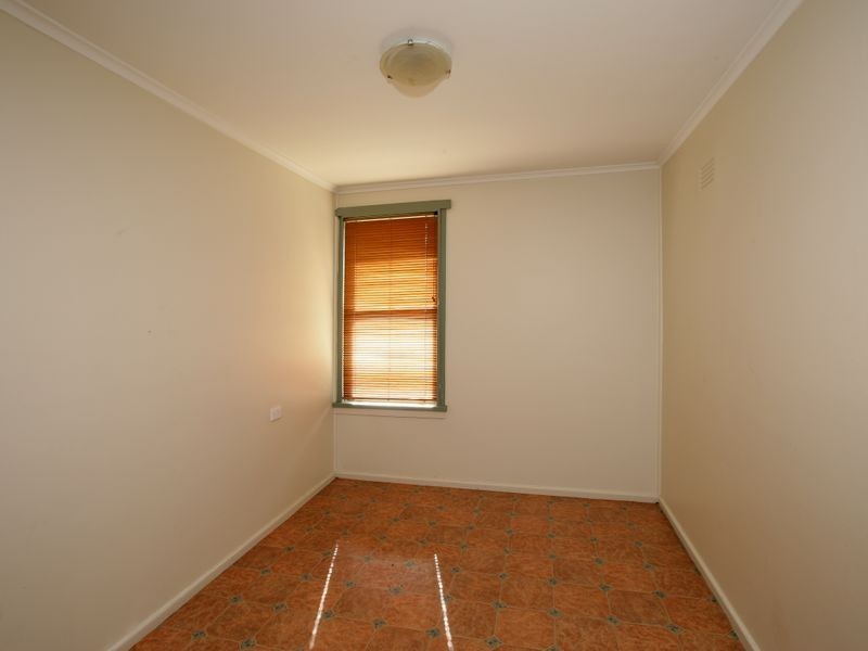 6 McKell Avenue, Mount Austin NSW 2650