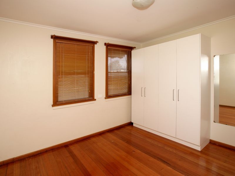 6 McKell Avenue, Mount Austin NSW 2650
