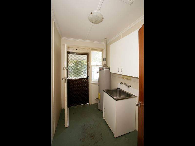 6 McKell Avenue, Mount Austin NSW 2650