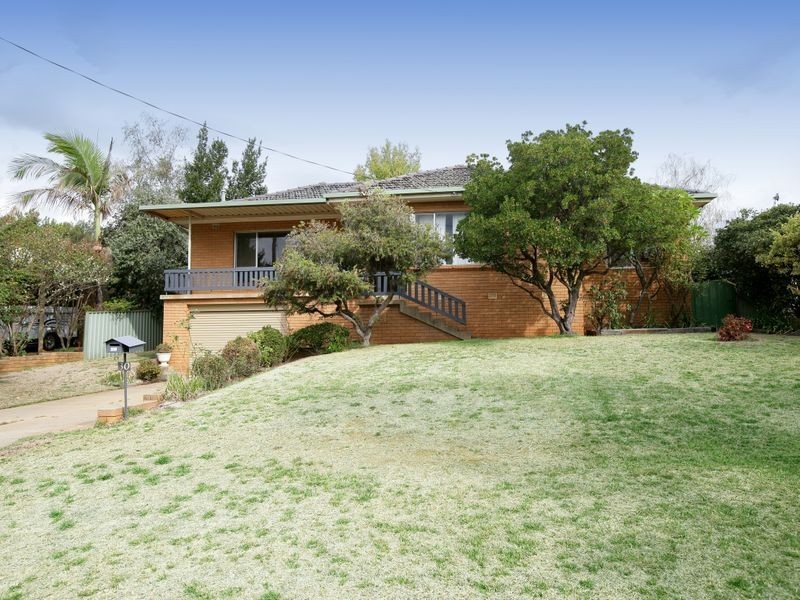 30 Waranga Avenue, Mount Austin NSW 2650