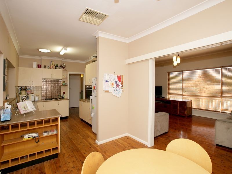 30 Waranga Avenue, Mount Austin NSW 2650