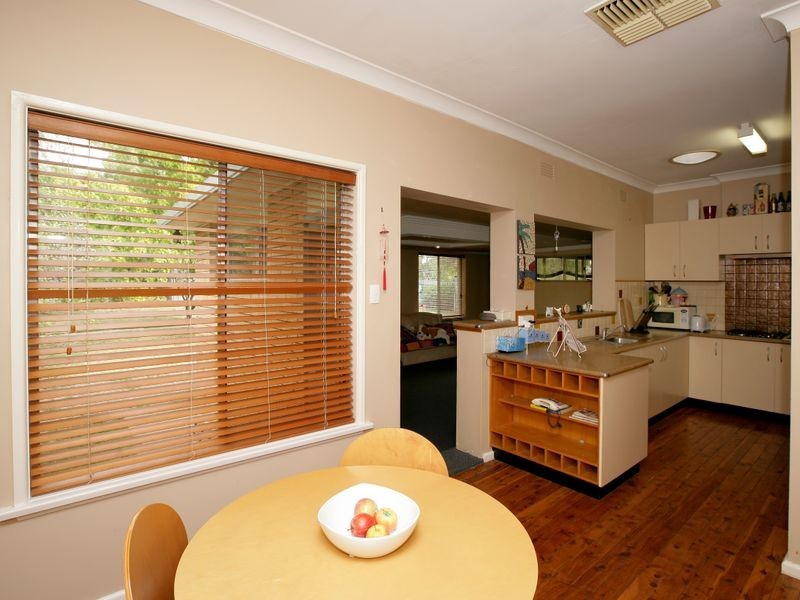 30 Waranga Avenue, Mount Austin NSW 2650