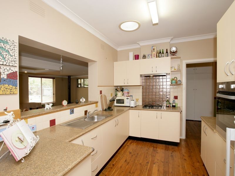 30 Waranga Avenue, Mount Austin NSW 2650