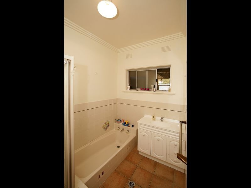 30 Waranga Avenue, Mount Austin NSW 2650