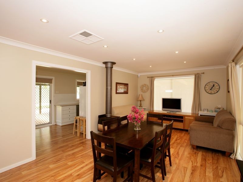 4 Jeeba Place, Glenfield Park NSW 2650