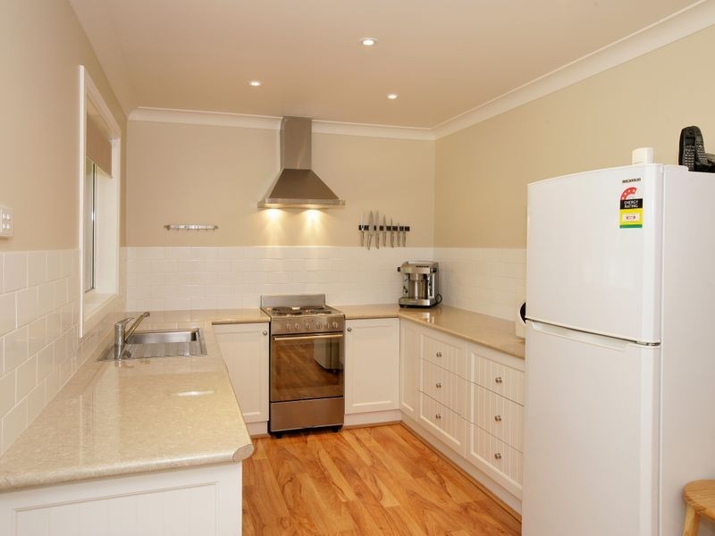 4 Jeeba Place, Glenfield Park NSW 2650