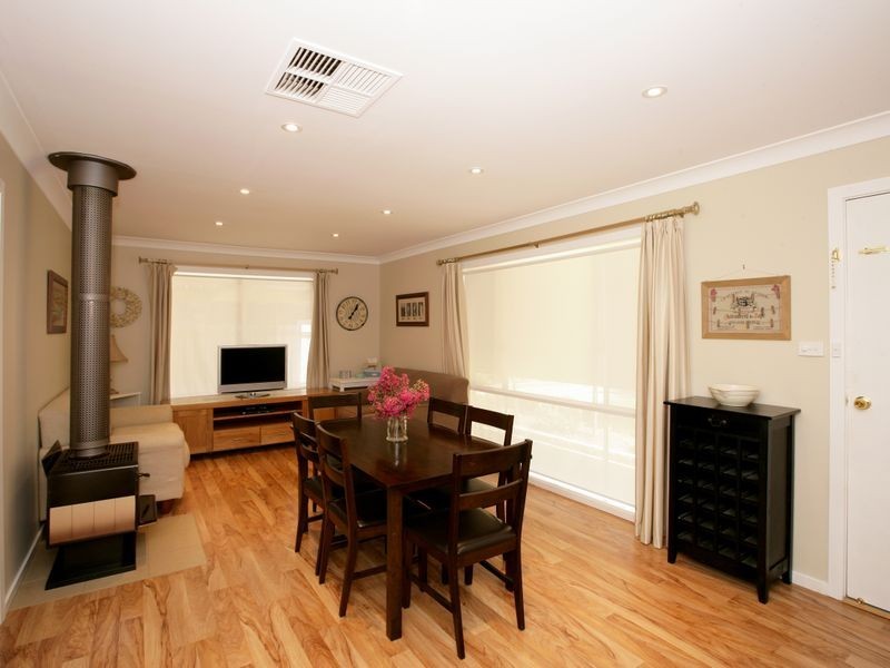 4 Jeeba Place, Glenfield Park NSW 2650