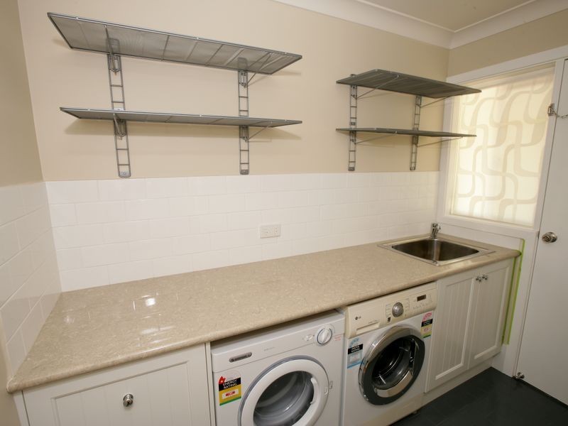 4 Jeeba Place, Glenfield Park NSW 2650