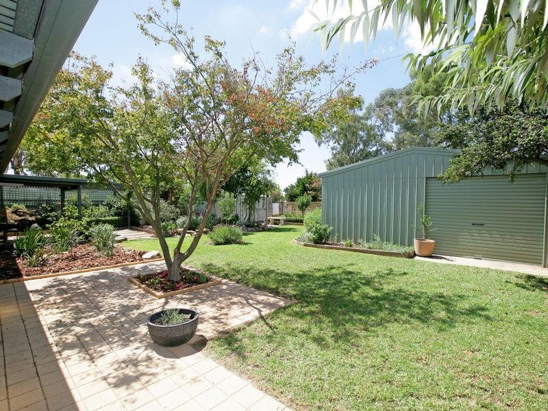 4 Jeeba Place, Glenfield Park NSW 2650