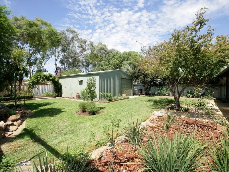 4 Jeeba Place, Glenfield Park NSW 2650