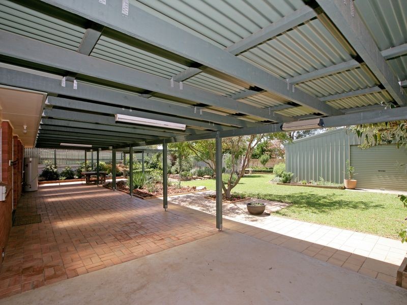 4 Jeeba Place, Glenfield Park NSW 2650