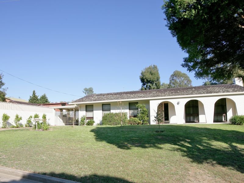 6 Sherwood Avenue, Kooringal NSW 2650