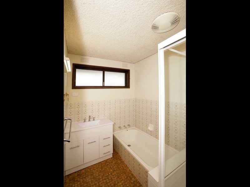 6 Sherwood Avenue, Kooringal NSW 2650