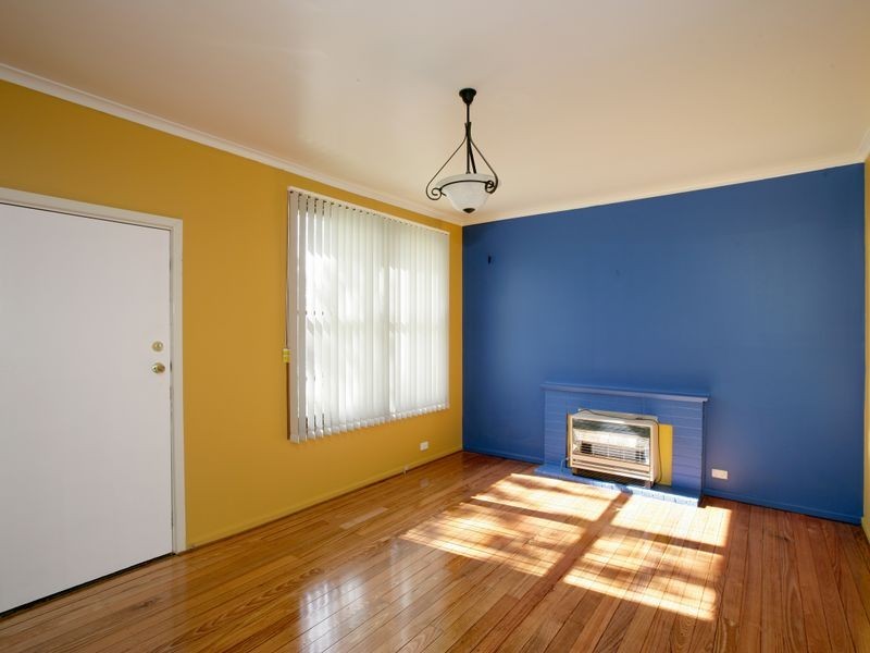 8 Phillip Avenue, Mount Austin NSW 2650