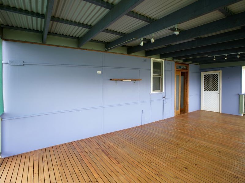 8 Phillip Avenue, Mount Austin NSW 2650