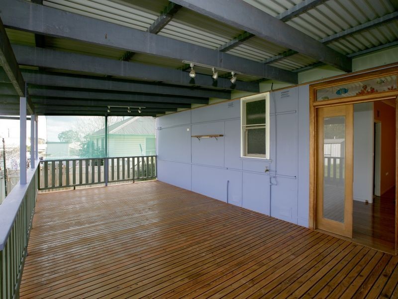 8 Phillip Avenue, Mount Austin NSW 2650
