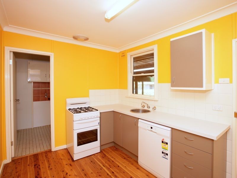 52 Hely Avenue, Turvey Park NSW 2650