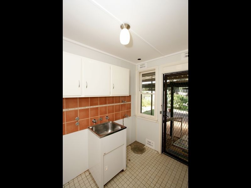 52 Hely Avenue, Turvey Park NSW 2650