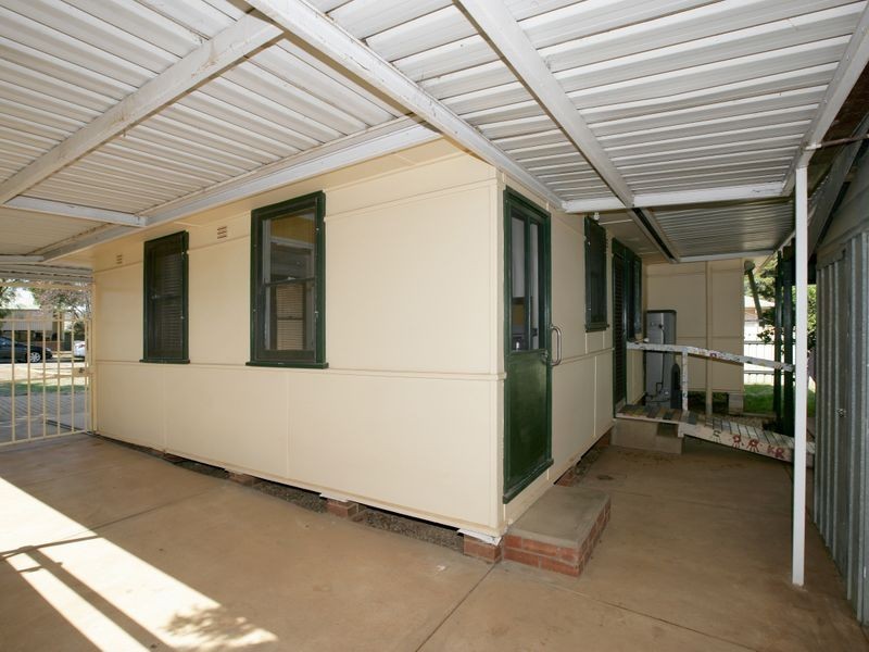 52 Hely Avenue, Turvey Park NSW 2650