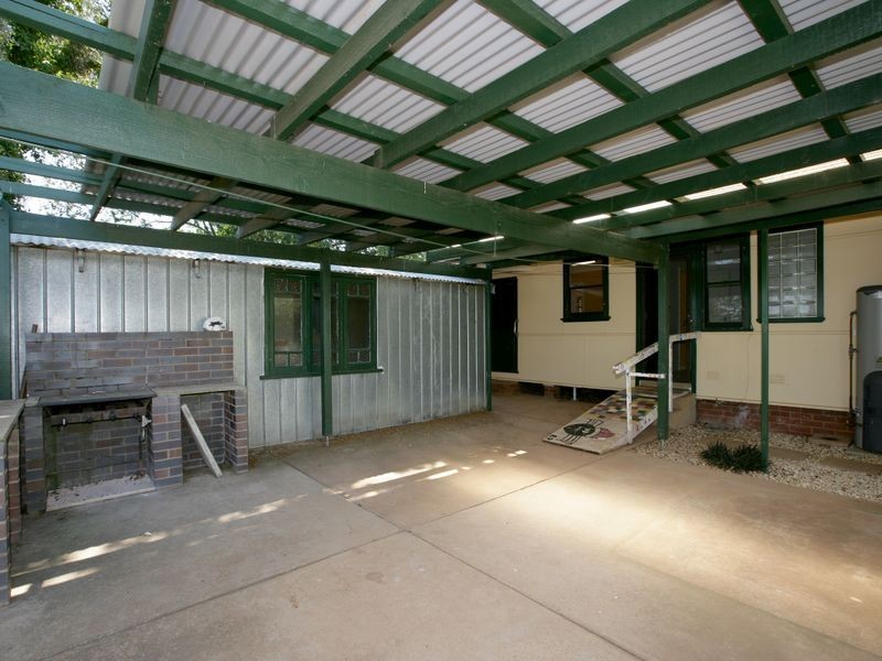 52 Hely Avenue, Turvey Park NSW 2650