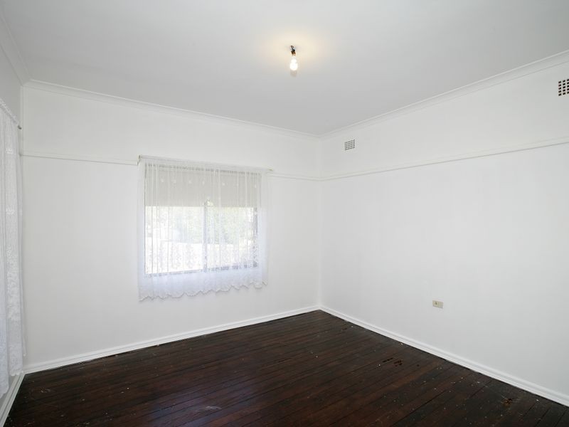 9 Macquarie Street, Mount Austin NSW 2650