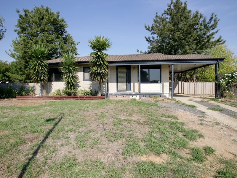 4 Rogers Place, Tolland NSW 2650