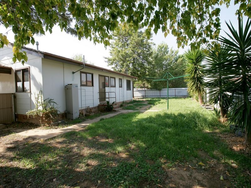4 Rogers Place, Tolland NSW 2650