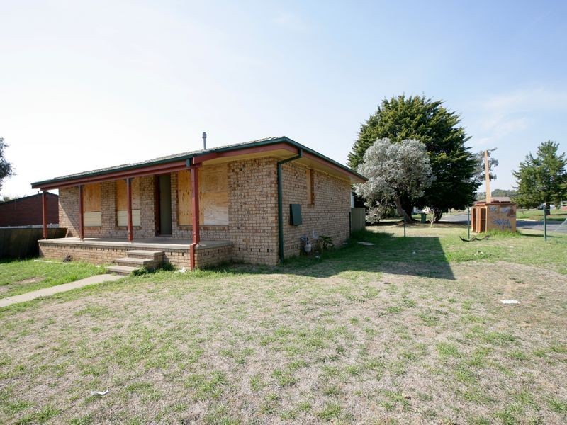 1 Bingham Place, Tolland NSW 2650