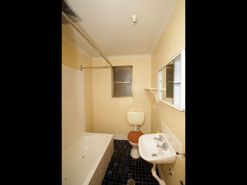 1 Bingham Place, Tolland NSW 2650