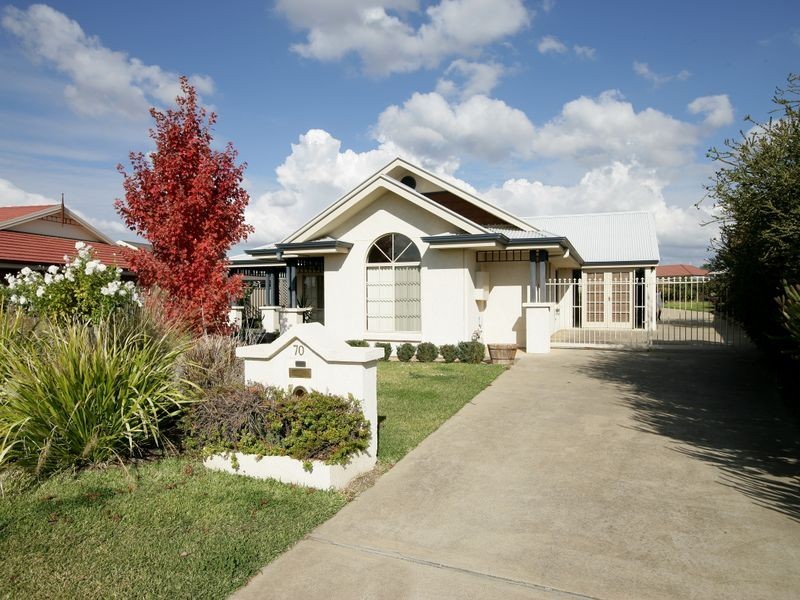 70 Yentoo Drive, Glenfield Park NSW 2650