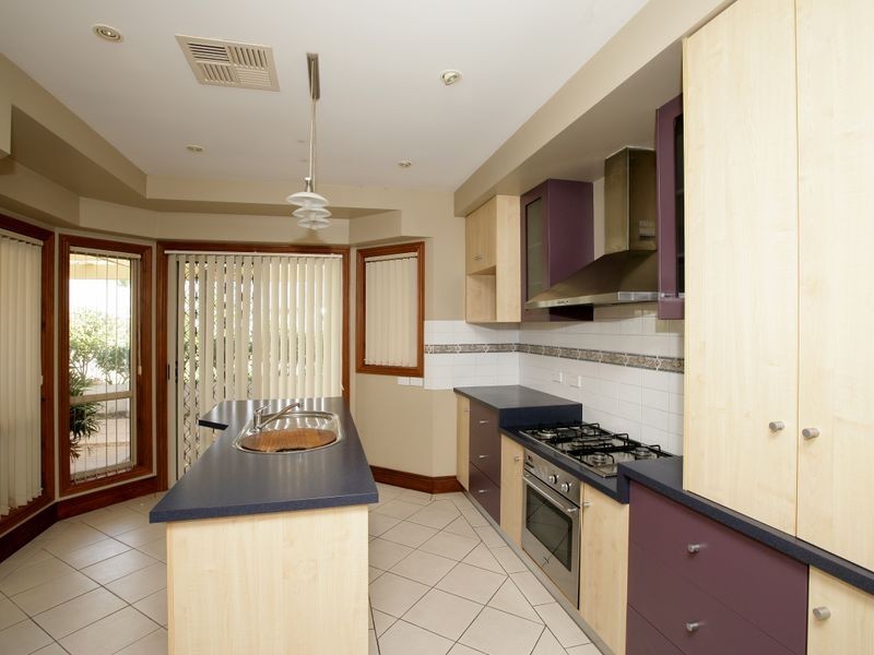 70 Yentoo Drive, Glenfield Park NSW 2650