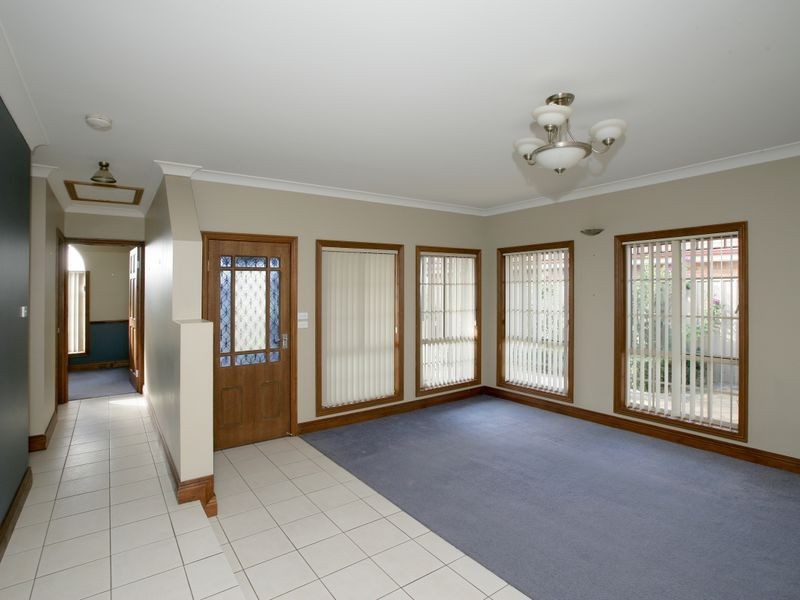 70 Yentoo Drive, Glenfield Park NSW 2650
