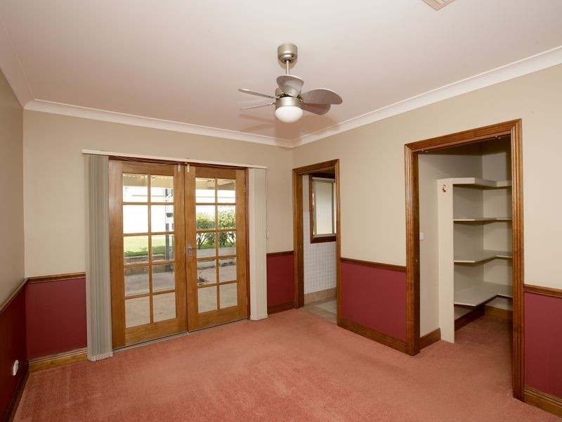 70 Yentoo Drive, Glenfield Park NSW 2650