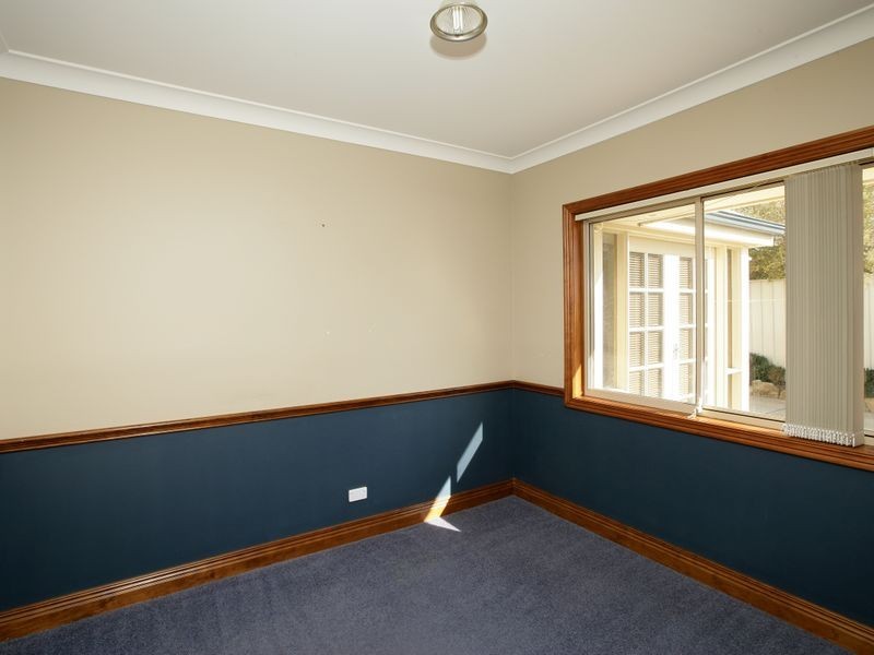 70 Yentoo Drive, Glenfield Park NSW 2650