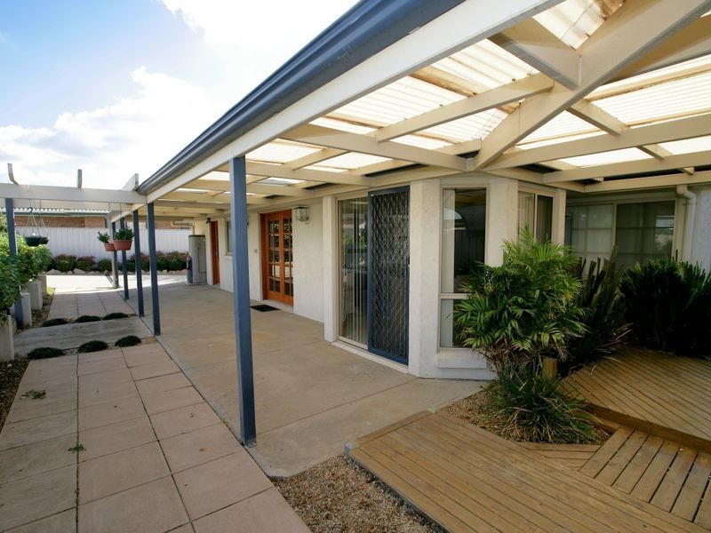 70 Yentoo Drive, Glenfield Park NSW 2650