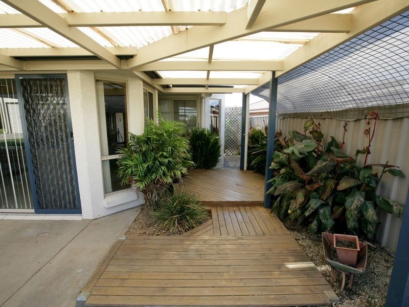 70 Yentoo Drive, Glenfield Park NSW 2650