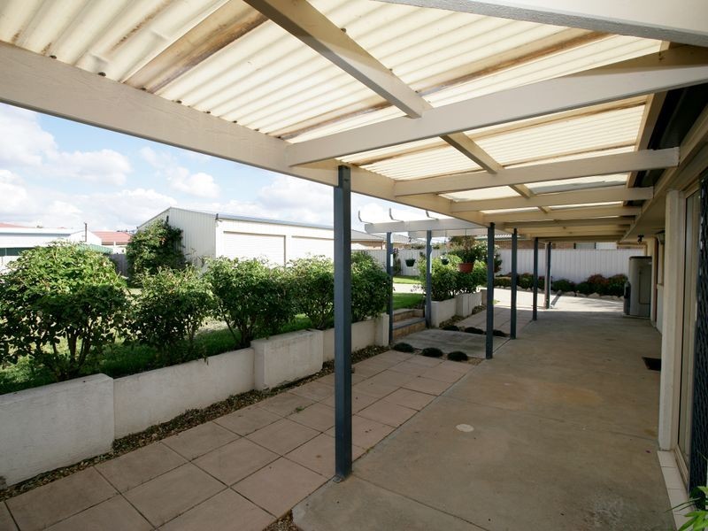 70 Yentoo Drive, Glenfield Park NSW 2650