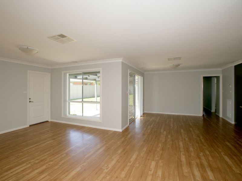 2 Birri Place, Glenfield Park NSW 2650