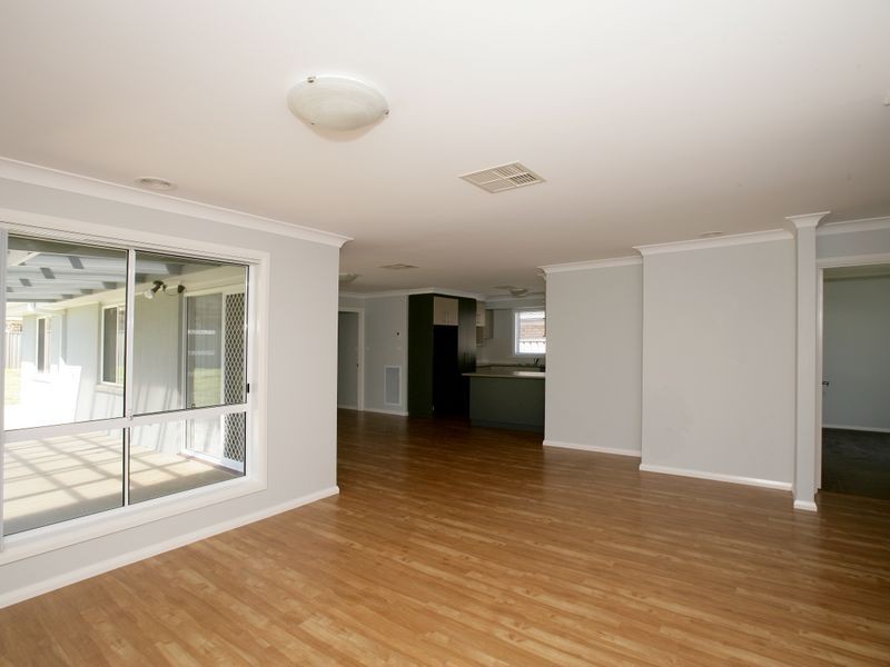 2 Birri Place, Glenfield Park NSW 2650