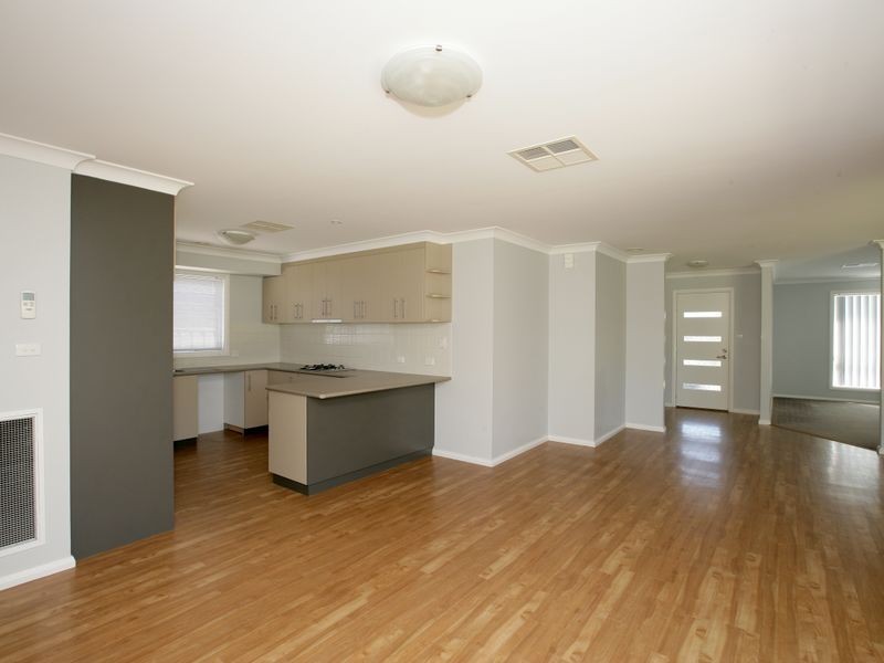 2 Birri Place, Glenfield Park NSW 2650