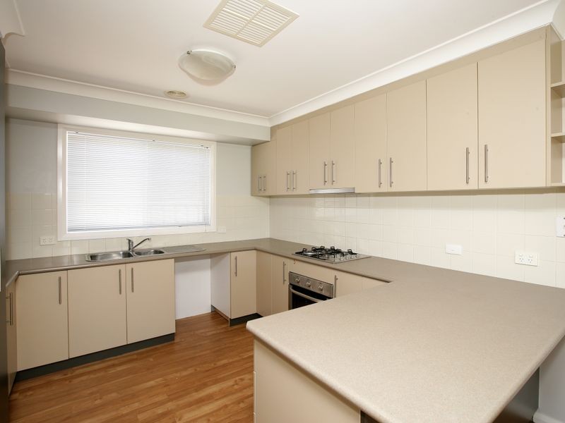 2 Birri Place, Glenfield Park NSW 2650