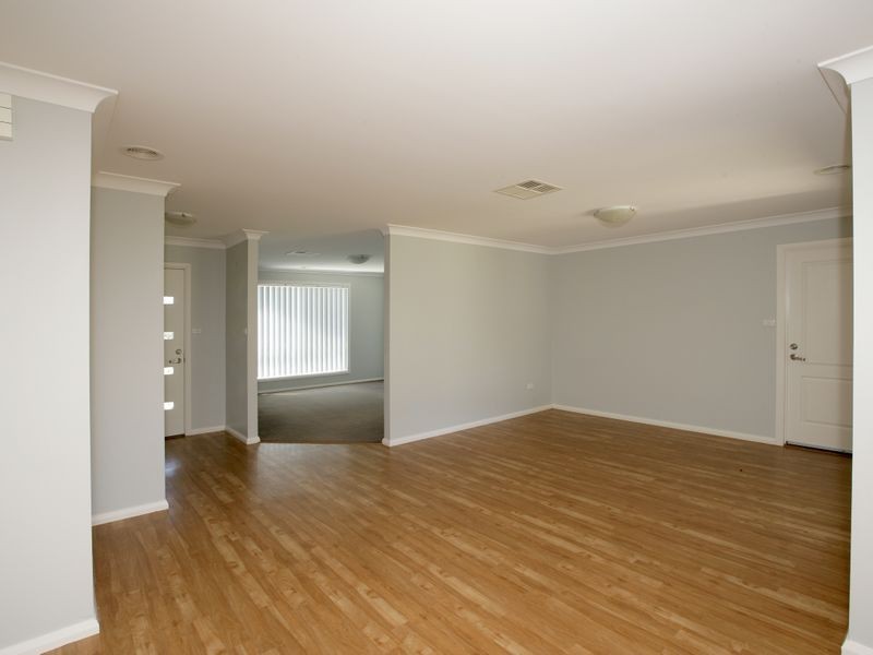 2 Birri Place, Glenfield Park NSW 2650